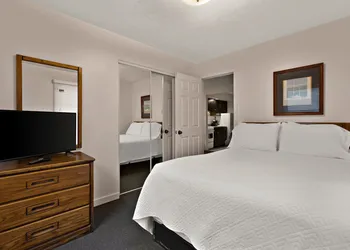 Traverse Bay Inn hotel thumbnail 7