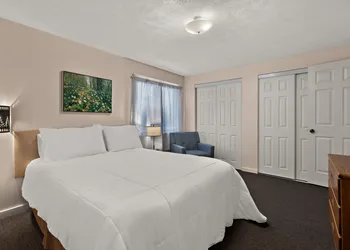 Traverse Bay Inn hotel thumbnail 8