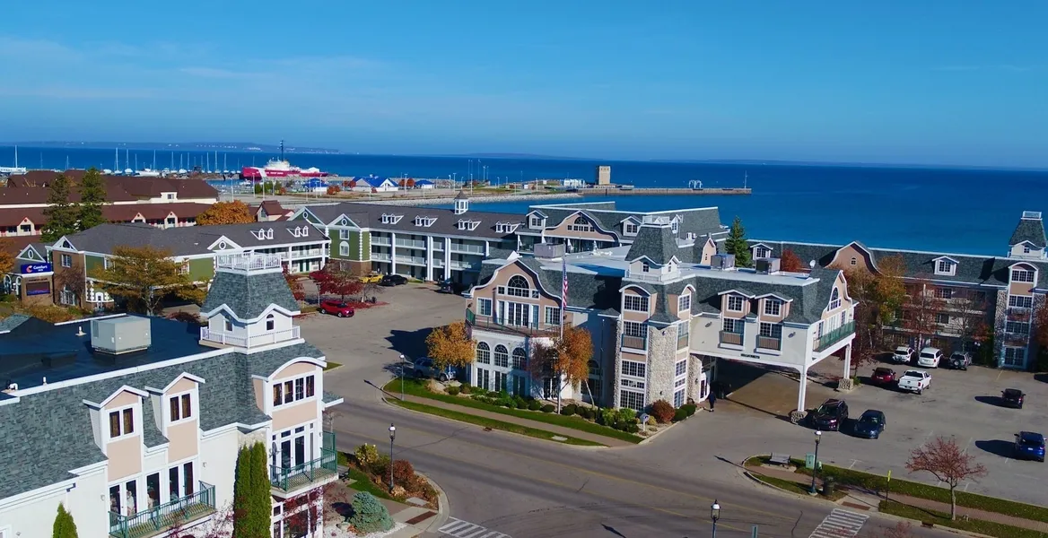 Hamilton Inn Select Beachfront Mackinaw City hotel detail image 2