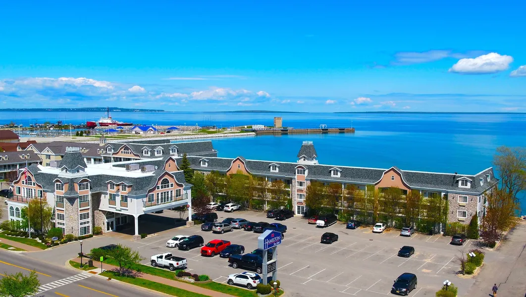 Hamilton Inn Select Beachfront Mackinaw City hotel detail image 6