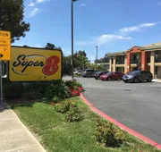 Super 8 by Wyndham Salinas hotel detail image 3