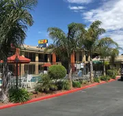 Super 8 by Wyndham Salinas hotel detail image 5