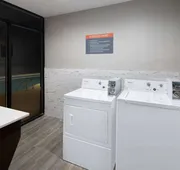 La Quinta Inn & Suites by Wyndham-Albany GA hotel detail image 7