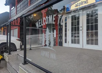 Alpine Inn & Suites hotel thumbnail 4