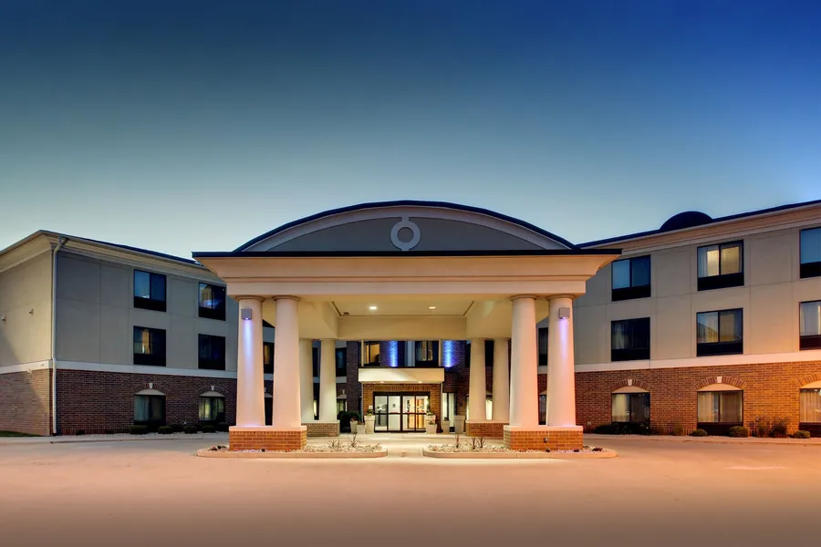 Holiday Inn Express Hotel & Suites Peru - Lasalle Area by IHG hotel detail image 2