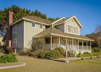 Mendocino Hotel & Garden hotel thumbnail 4