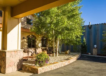 Alpine Inn & Suites hotel thumbnail 4