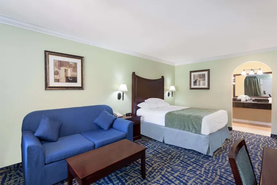 Travelodge by Wyndham Orange County Airport/ Costa Mesa hotel detail image 6