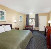 Travelodge by Wyndham Orange County Airport/ Costa Mesa hotel detail image 7