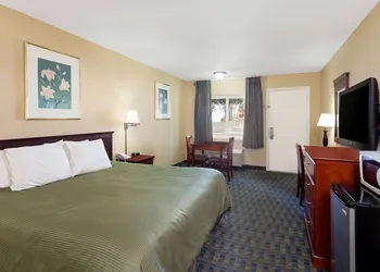 Travelodge by Wyndham Orange County Airport/ Costa Mesa hotel thumbnail 7