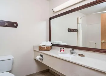 Travelodge & Suites by Wyndham Fargo/Moorhead hotel thumbnail 6