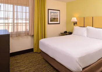 Candlewood Suites Bloomington-Normal By IHG hotel thumbnail 5