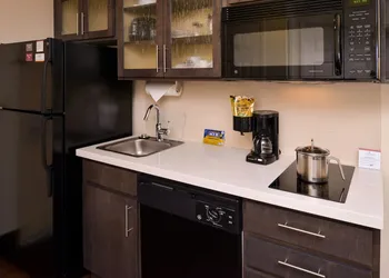 Candlewood Suites Bloomington-Normal By IHG hotel thumbnail 6