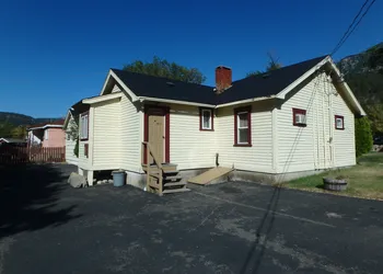 Totem Motel hotel thumbnail 2