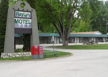 Ray Lyn Motel hotel thumbnail 2
