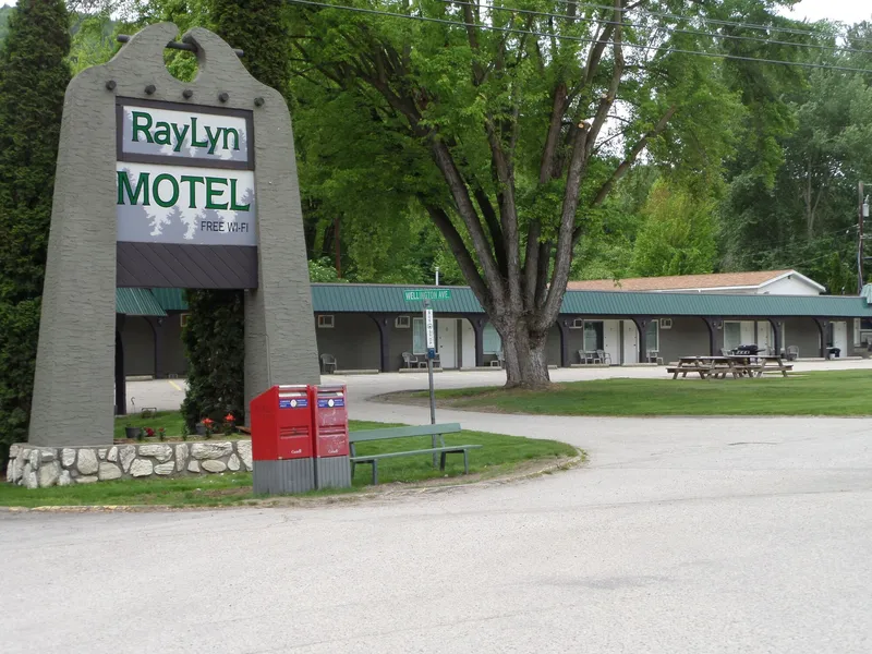 Ray Lyn Motel hotel detail image 2