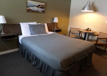Ray Lyn Motel hotel thumbnail 8