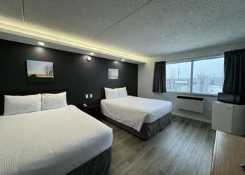 Travelodge by Wyndham Winnipeg Airport hotel thumbnail 6
