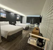 Travelodge by Wyndham Winnipeg Airport hotel detail image 7