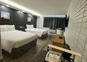 Travelodge by Wyndham Winnipeg Airport hotel thumbnail 7