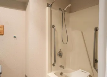 Travelodge by Wyndham Chatham hotel thumbnail 5
