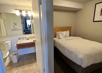 Saskatoon Thriftlodge hotel thumbnail 8