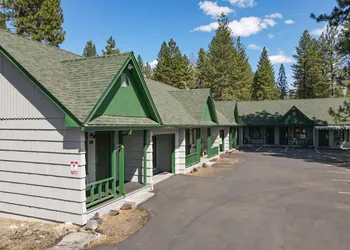 Green Gables Motel & Suites hotel thumbnail 3