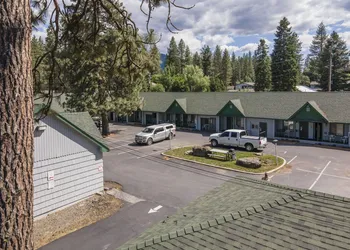 Green Gables Motel & Suites hotel thumbnail 4