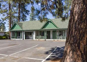 Green Gables Motel & Suites hotel thumbnail 5