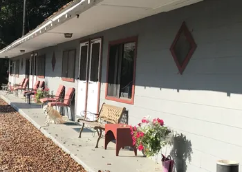 Chamber Lane Motel hotel thumbnail 2