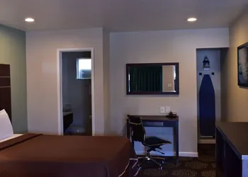 Country Inn hotel thumbnail 7
