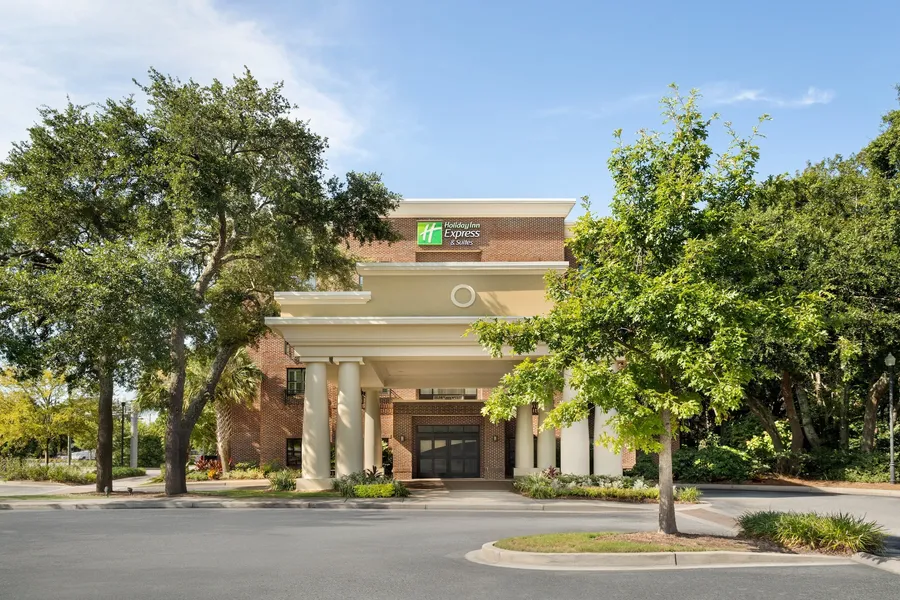 Holiday Inn Express & Suites Mt. Pleasant by IHG hotel detail image 2