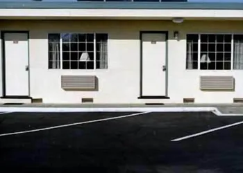 Redwood Inn hotel thumbnail 2