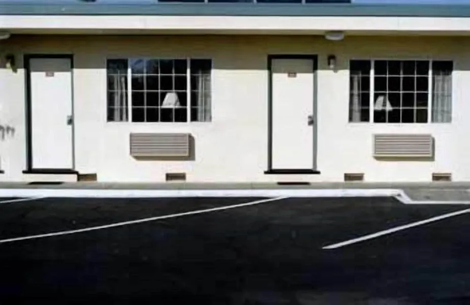 Redwood Inn hotel detail image 2