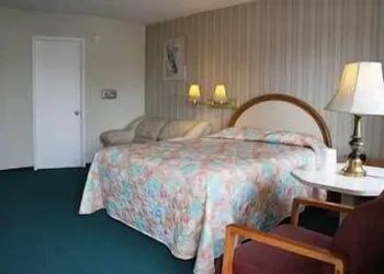 Redwood Inn hotel thumbnail 8
