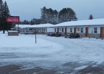Deep River Motel hotel thumbnail 2