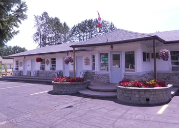 Deep River Motel hotel thumbnail 3