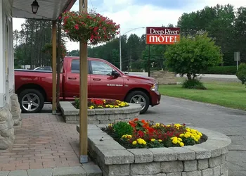Deep River Motel hotel thumbnail 4