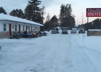 Deep River Motel hotel thumbnail 6