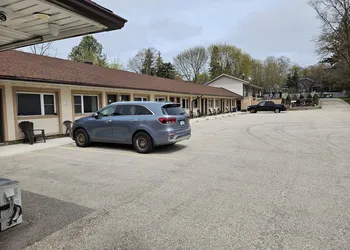 Forest Plaza Motel hotel thumbnail 4
