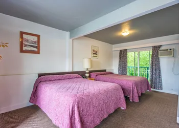 Castaway Motel hotel thumbnail 8