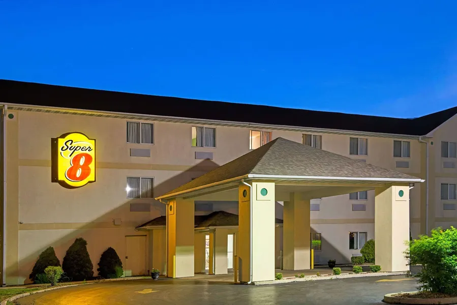 Super 8 by Wyndham Pontoon Beach IL/St. Louis MO Area hotel detail image 2