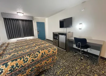Countryside Inn hotel thumbnail 7