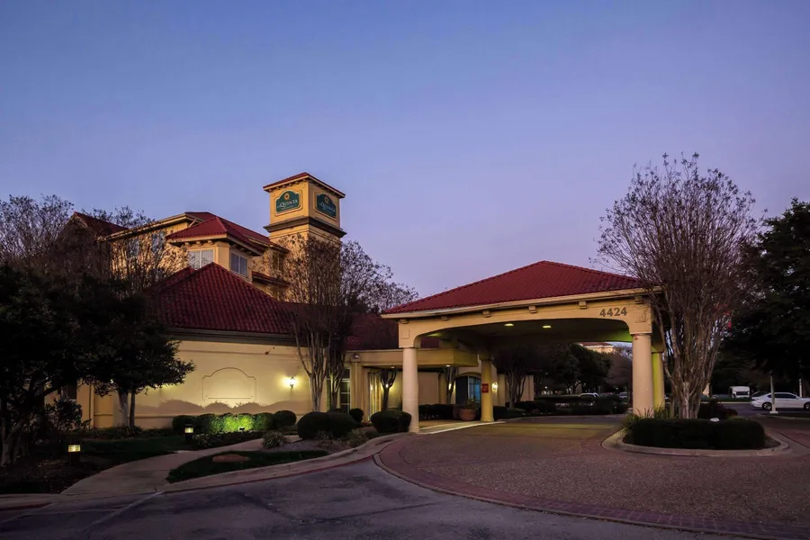 La Quinta Inn & Suites by Wyndham Austin Southwest hotel detail image 2