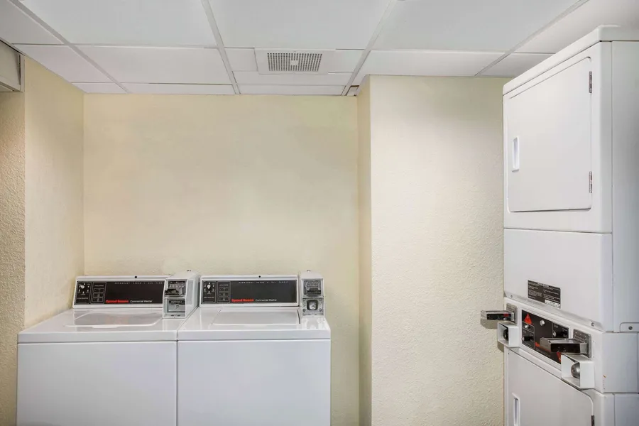La Quinta Inn & Suites by Wyndham Austin Southwest hotel detail image 6