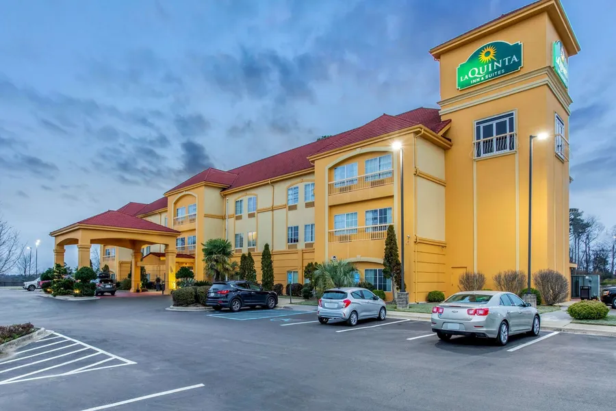 La Quinta Inn & Suites by Wyndham Fultondale Birmingham N hotel detail image 2