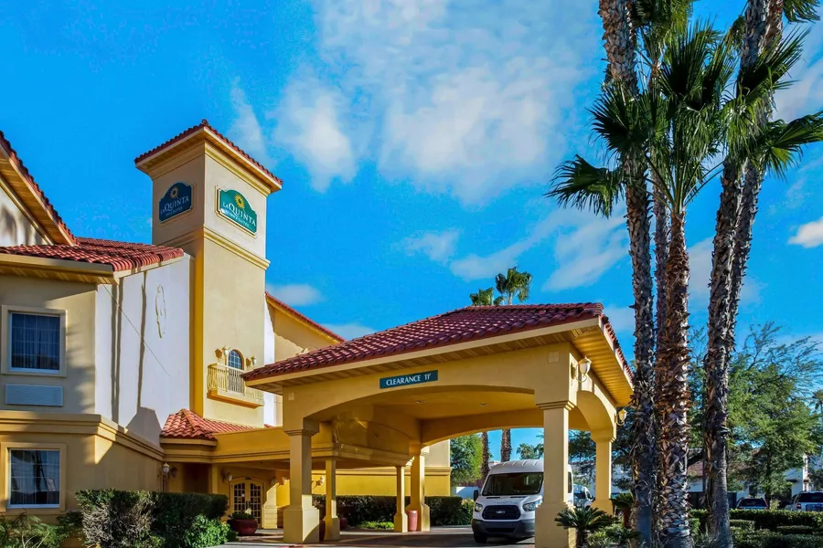 La Quinta Inn & Suites by Wyndham Tucson Airport hotel detail image 2
