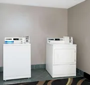 La Quinta Inn & Suites by Wyndham Tucson Airport hotel detail image 7