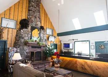Twin Peaks Lodge & Hot Springs hotel thumbnail 4