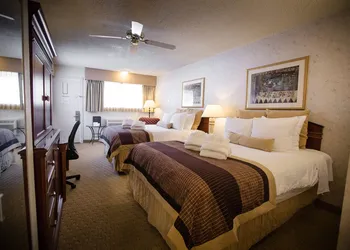 Twin Peaks Lodge & Hot Springs hotel thumbnail 6